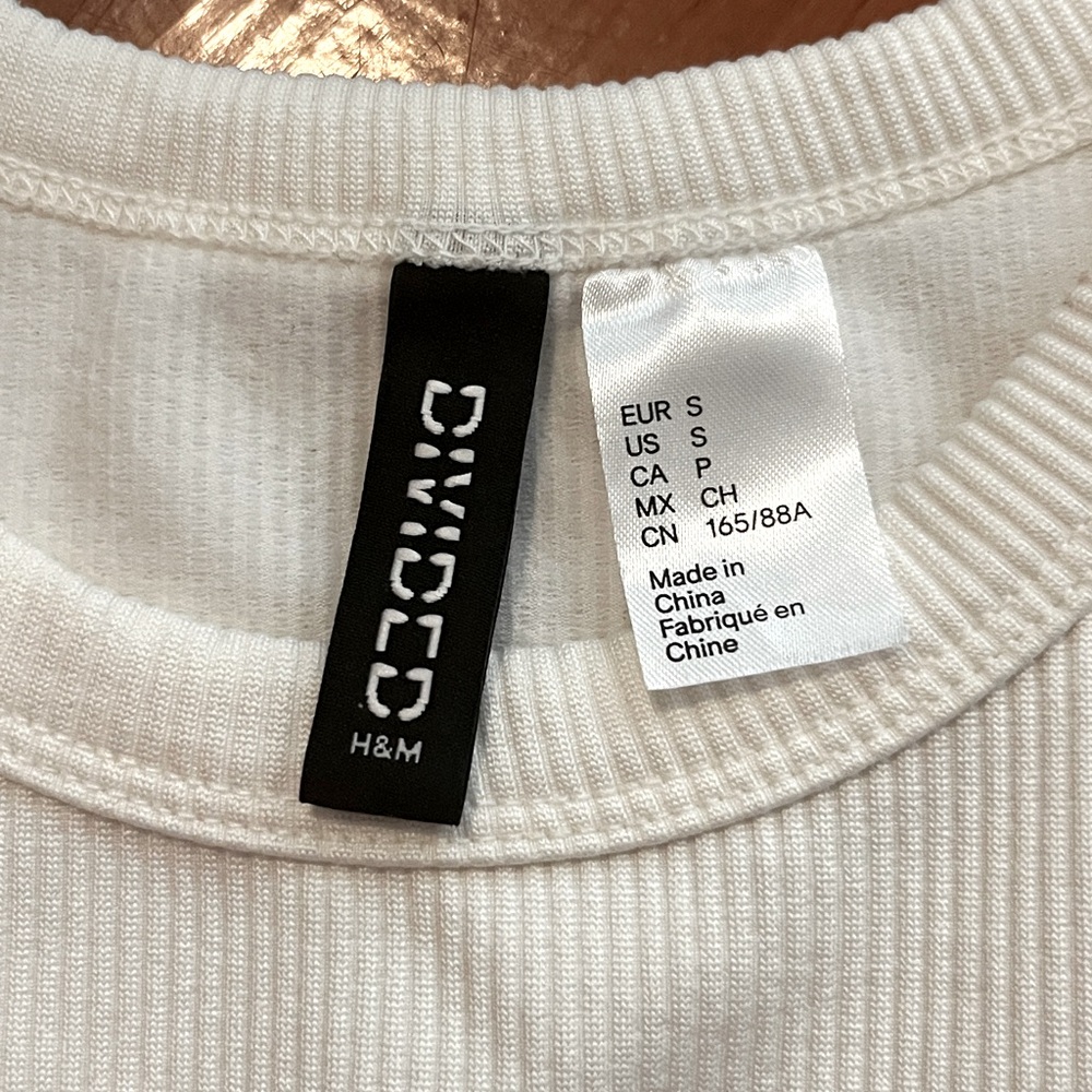 H&M Cropped Ribbed Tank Top - Picture 2 of 3